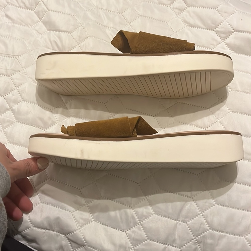 Sandals - Picture 3 of 4